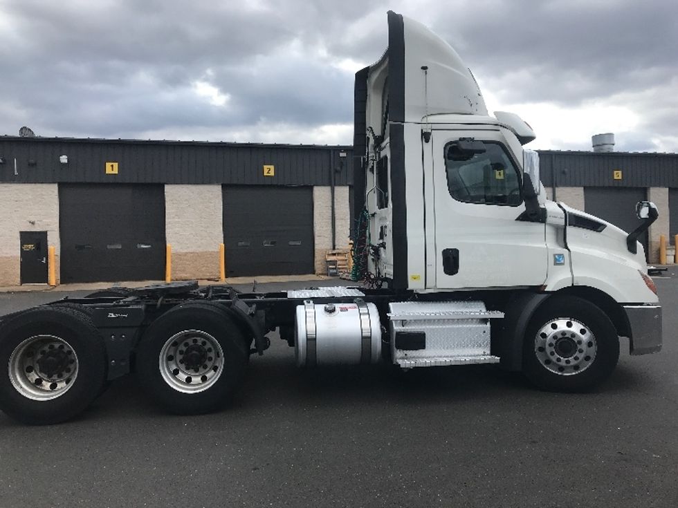 Day Cab Tractor-Heavy Duty Tractors-Freightliner-2021-T11664ST-Burlington-NJ-356,698\n\t\tmiles-$ 55,750 - Image 8