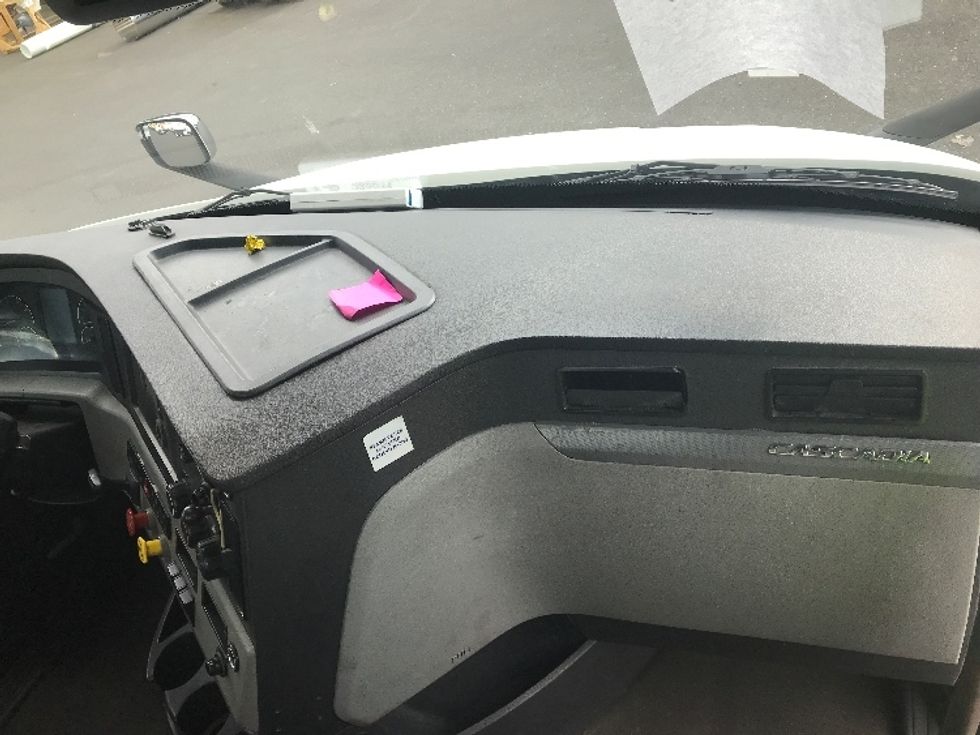 Day Cab Tractor-Heavy Duty Tractors-Freightliner-2021-T11664ST-Burlington-NJ-358,832\n\t\tmiles-$ 55,750 - Image 13