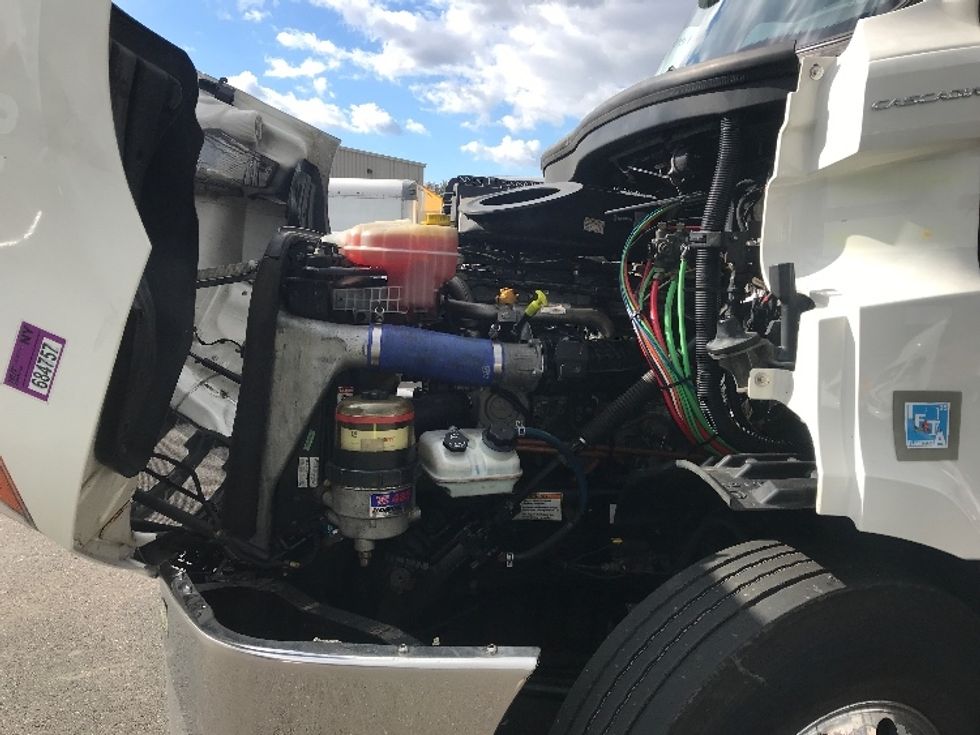 Day Cab Tractor-Heavy Duty Tractors-Freightliner-2021-T11664ST-Burlington-NJ-358,832\n\t\tmiles-$ 55,750 - Image 16