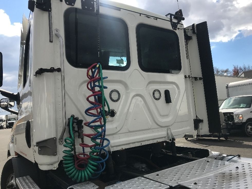 Day Cab Tractor-Heavy Duty Tractors-Freightliner-2021-T11664ST-Burlington-NJ-358,832\n\t\tmiles-$ 55,750 - Image 18