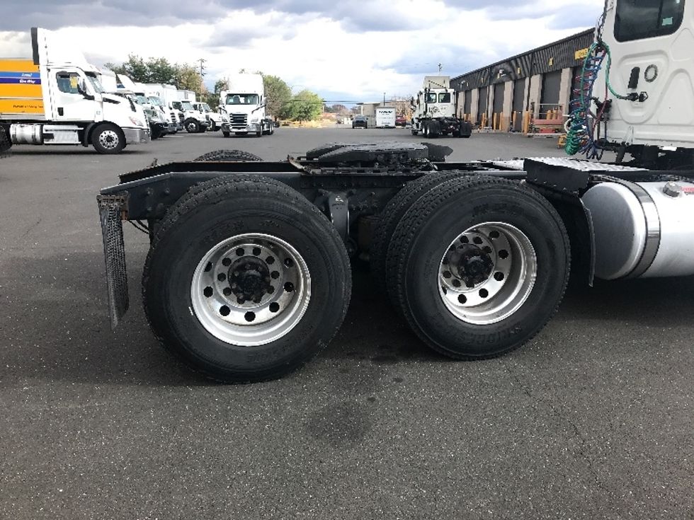 Day Cab Tractor-Heavy Duty Tractors-Freightliner-2021-T11664ST-Burlington-NJ-358,832\n\t\tmiles-$ 55,750 - Image 21