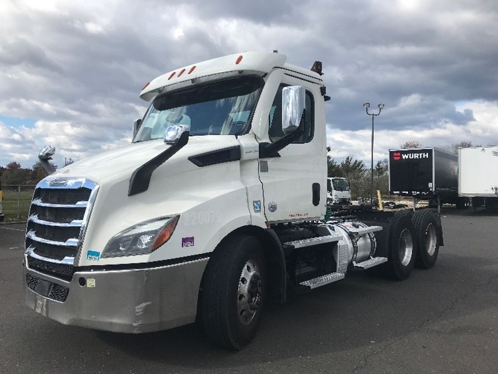 Day Cab Tractor-Heavy Duty Tractors-Freightliner-2021-T11664ST-Burlington-NJ-358,832\n\t\tmiles-$ 55,750 - Image 3