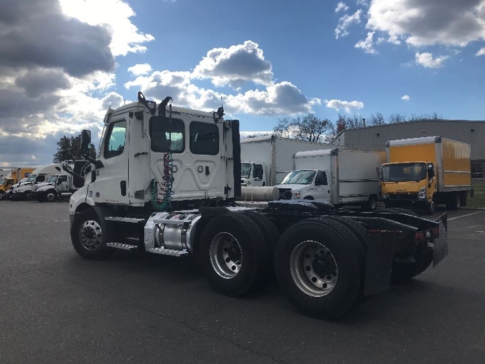 Day Cab Tractor-Heavy Duty Tractors-Freightliner-2021-T11664ST-Burlington-NJ-358,832\n\t\tmiles-$ 55,750 - Image 5