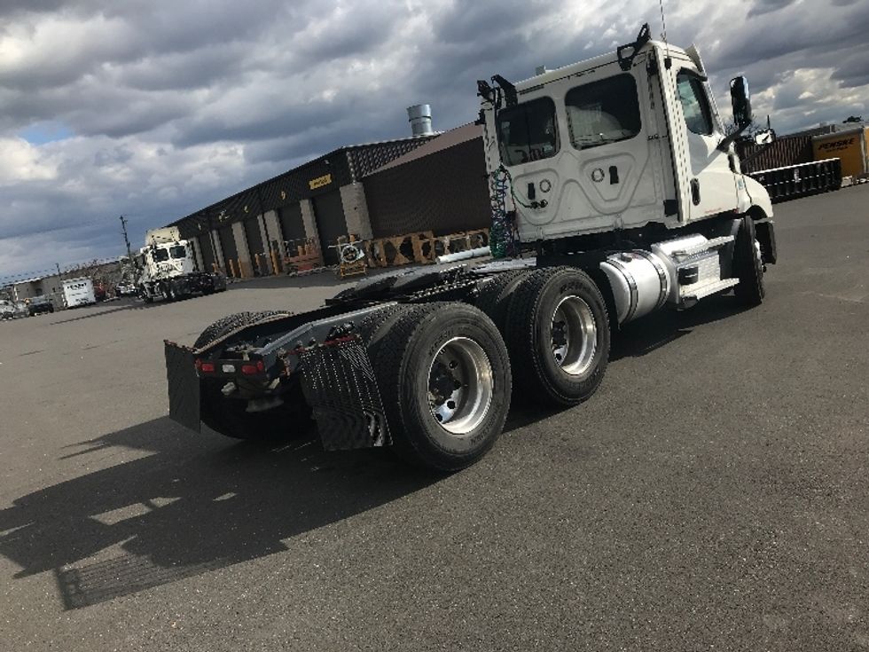 Day Cab Tractor-Heavy Duty Tractors-Freightliner-2021-T11664ST-Burlington-NJ-358,832\n\t\tmiles-$ 55,750 - Image 7