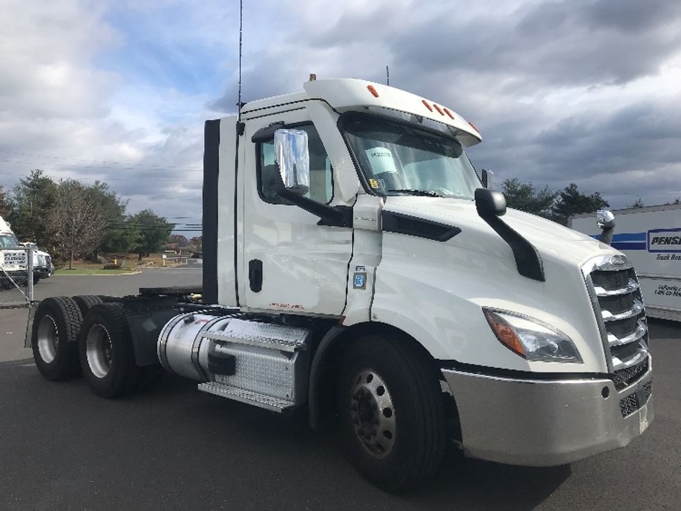 Day Cab Tractor-Heavy Duty Tractors-Freightliner-2021-T11664ST-Burlington-NJ-361,230\n\t\tmiles-$ 55,500 - Image 1