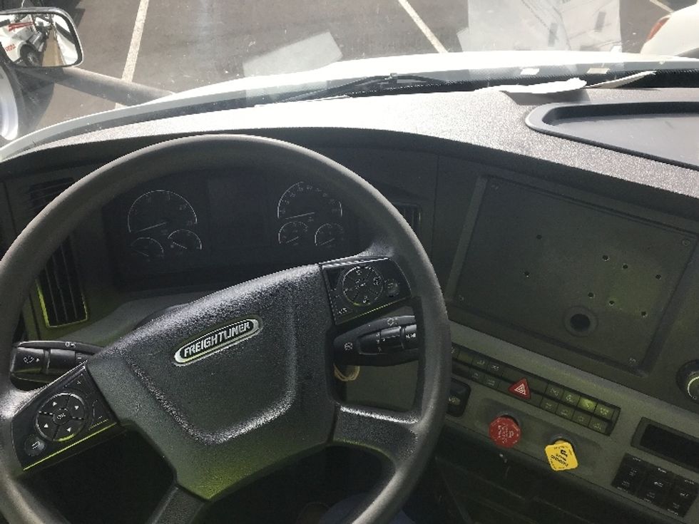 Day Cab Tractor-Heavy Duty Tractors-Freightliner-2021-T11664ST-Burlington-NJ-361,230\n\t\tmiles-$ 55,500 - Image 11
