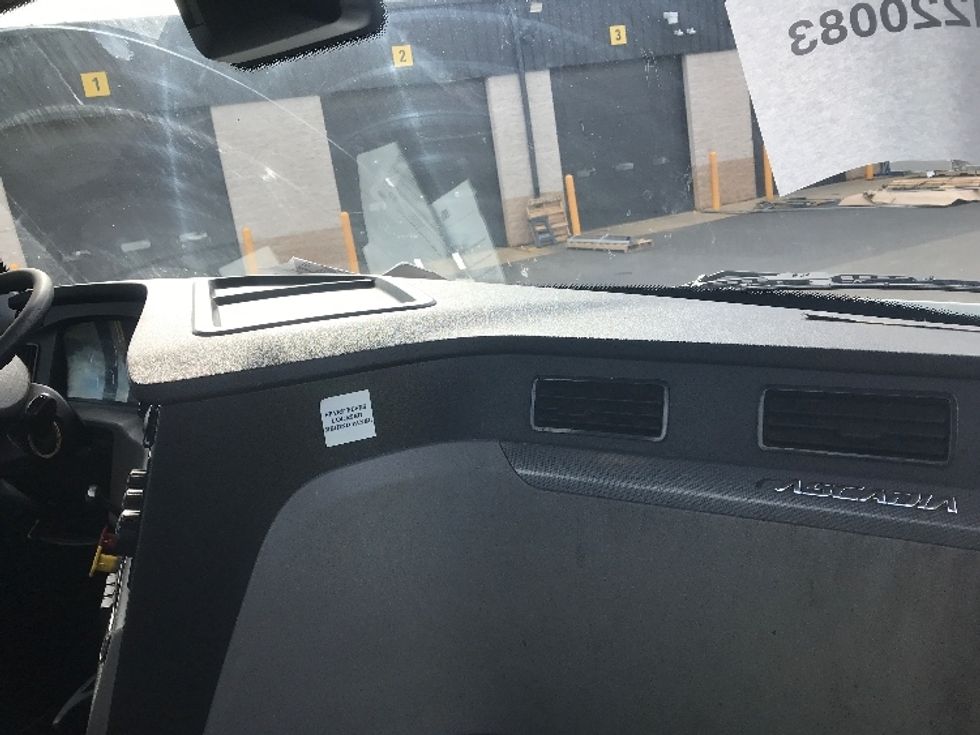 Day Cab Tractor-Heavy Duty Tractors-Freightliner-2021-T11664ST-Burlington-NJ-361,230\n\t\tmiles-$ 55,500 - Image 13