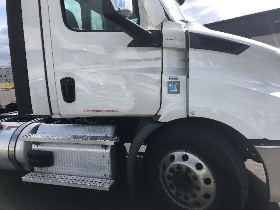 Day Cab Tractor-Heavy Duty Tractors-Freightliner-2021-T11664ST-Burlington-NJ-361,230\n\t\tmiles-$ 55,500 - Image 18