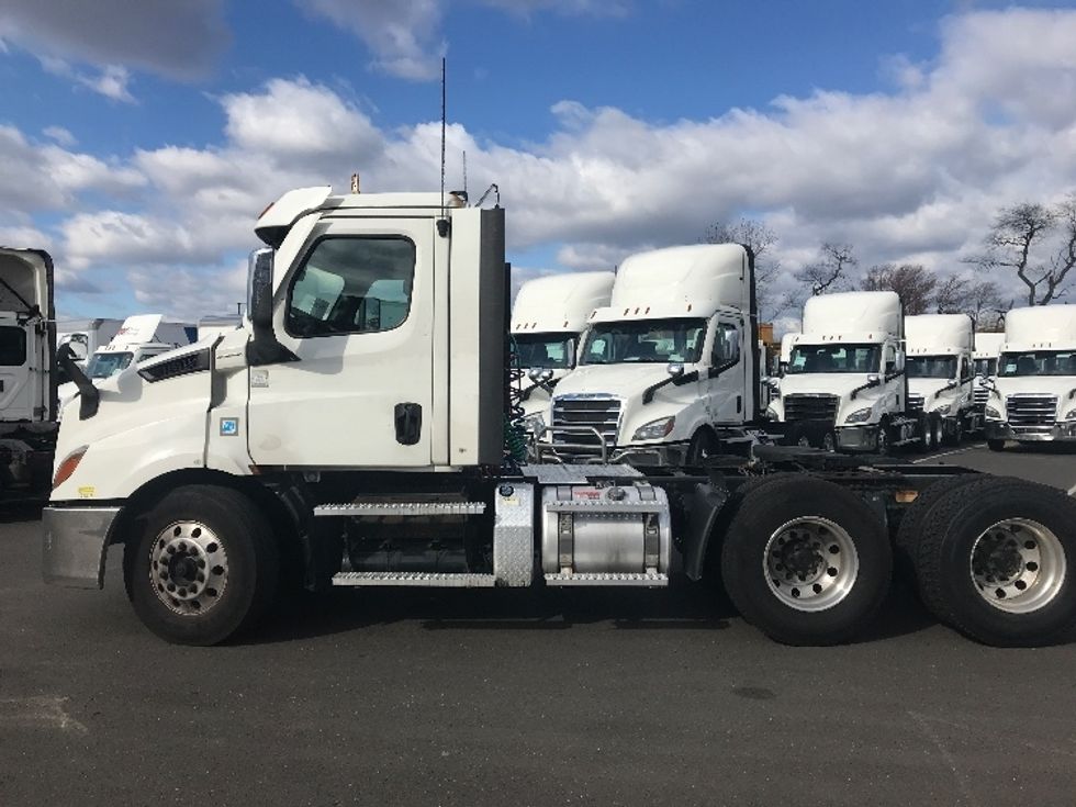 Day Cab Tractor-Heavy Duty Tractors-Freightliner-2021-T11664ST-Burlington-NJ-361,230\n\t\tmiles-$ 55,500 - Image 4