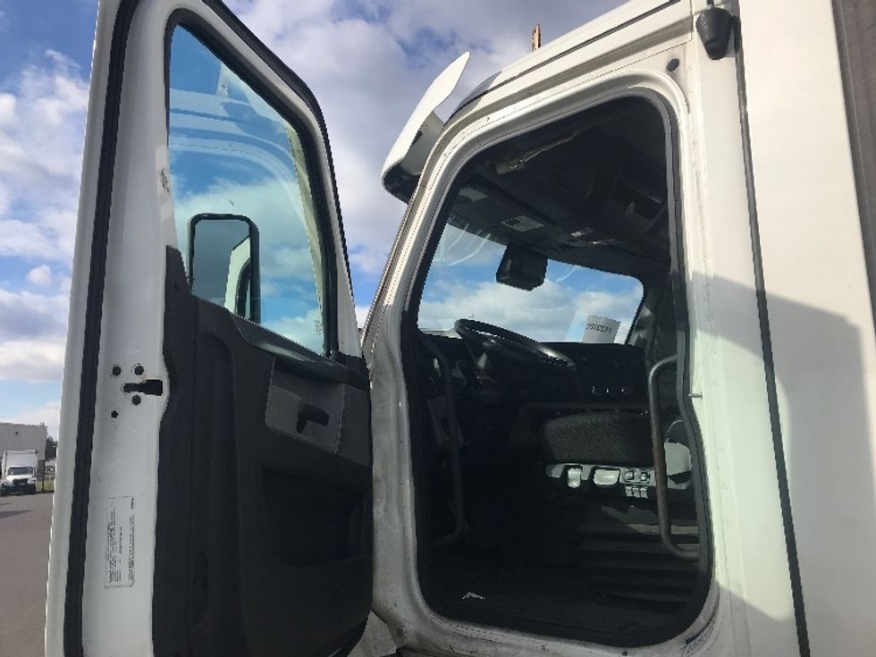 Day Cab Tractor-Heavy Duty Tractors-Freightliner-2021-T11664ST-Burlington-NJ-361,230\n\t\tmiles-$ 55,500 - Image 9