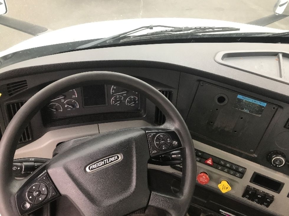 Day Cab Tractor-Heavy Duty Tractors-Freightliner-2021-T11664ST-Burlington-NJ-380,825\n\t\tmiles-$ 53,750 - Image 11