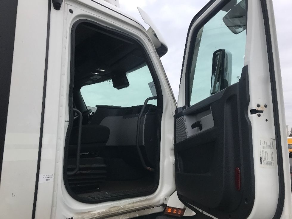 Day Cab Tractor-Heavy Duty Tractors-Freightliner-2021-T11664ST-Burlington-NJ-380,825\n\t\tmiles-$ 53,750 - Image 12