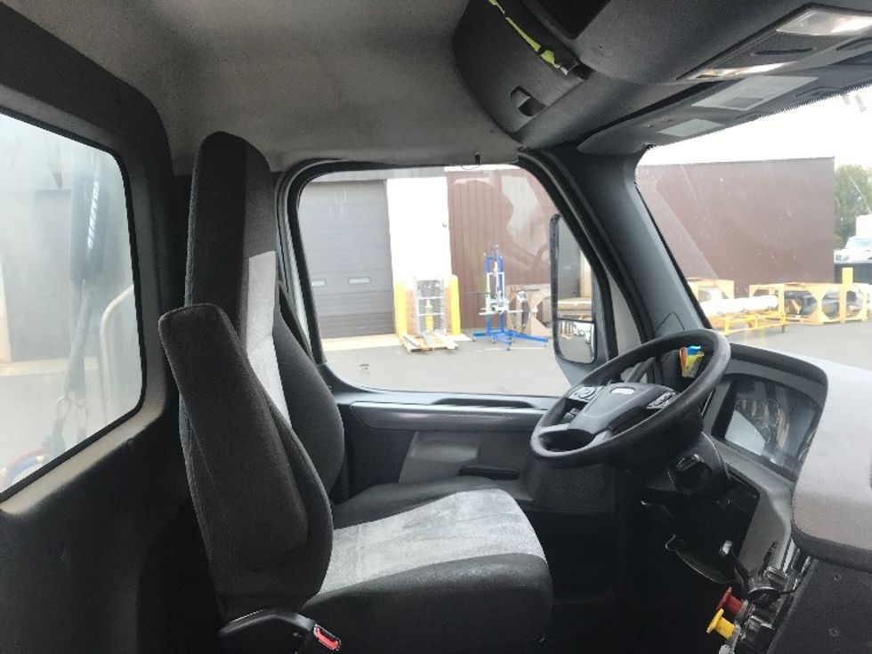 Day Cab Tractor-Heavy Duty Tractors-Freightliner-2021-T11664ST-Burlington-NJ-380,825\n\t\tmiles-$ 53,750 - Image 14