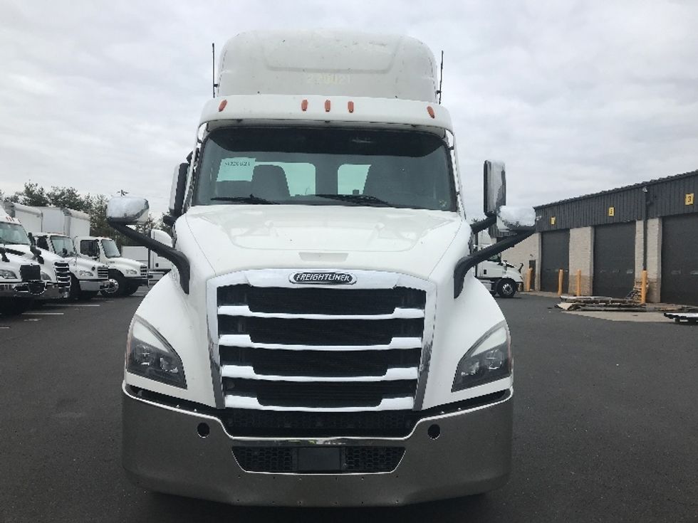 Day Cab Tractor-Heavy Duty Tractors-Freightliner-2021-T11664ST-Burlington-NJ-380,825\n\t\tmiles-$ 53,750 - Image 2