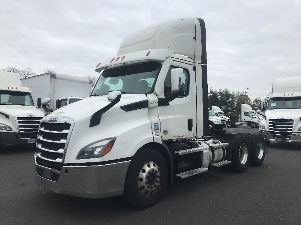 Day Cab Tractor-Heavy Duty Tractors-Freightliner-2021-T11664ST-Burlington-NJ-380,825\n\t\tmiles-$ 53,750 - Image 3