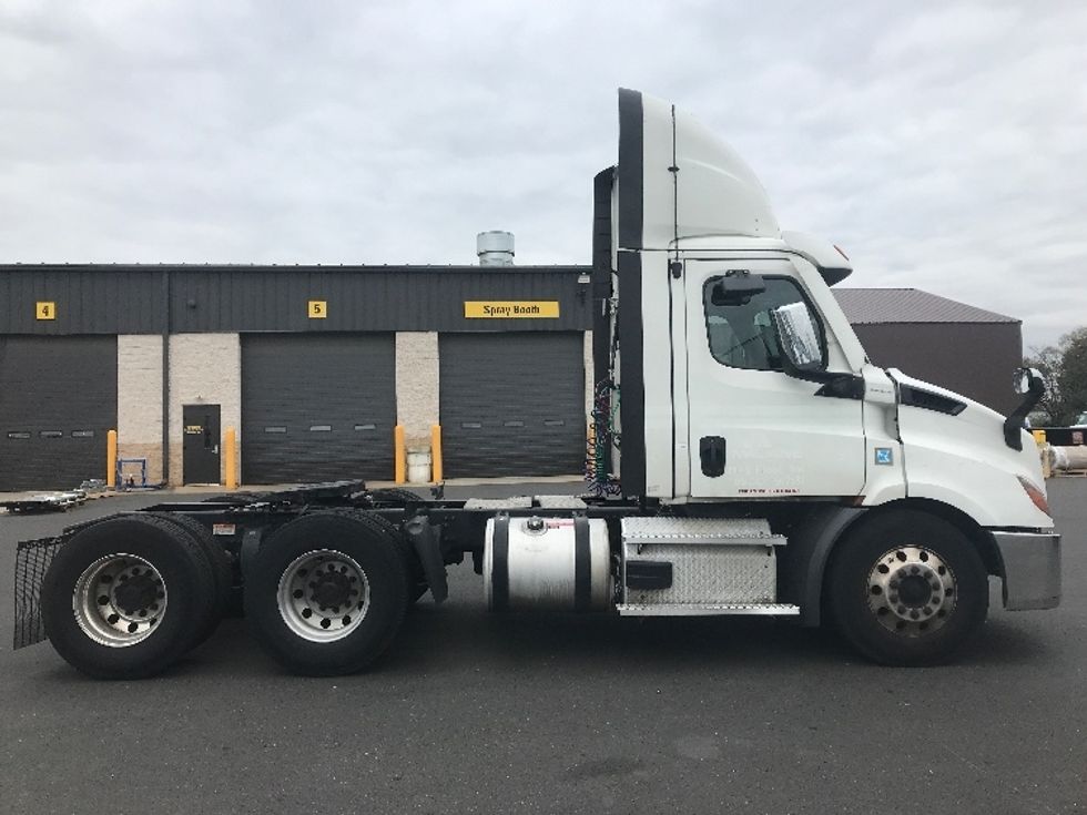 Day Cab Tractor-Heavy Duty Tractors-Freightliner-2021-T11664ST-Burlington-NJ-380,825\n\t\tmiles-$ 53,750 - Image 8