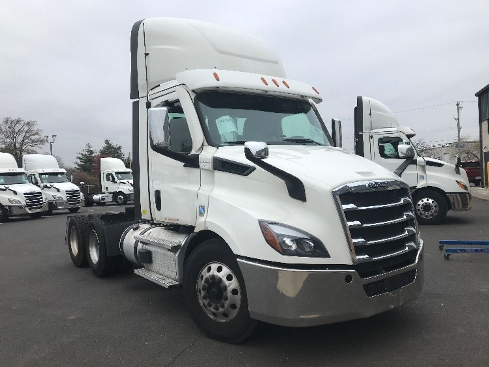 Day Cab Tractor-Heavy Duty Tractors-Freightliner-2021-T11664ST-Burlington-NJ-442,366\n\t\tmiles-$ 48,000 - Image 1