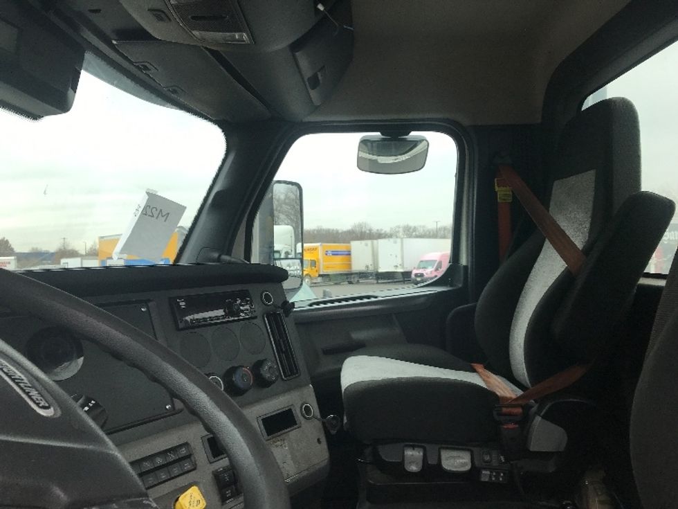 Day Cab Tractor-Heavy Duty Tractors-Freightliner-2021-T11664ST-Burlington-NJ-442,366\n\t\tmiles-$ 48,000 - Image 10