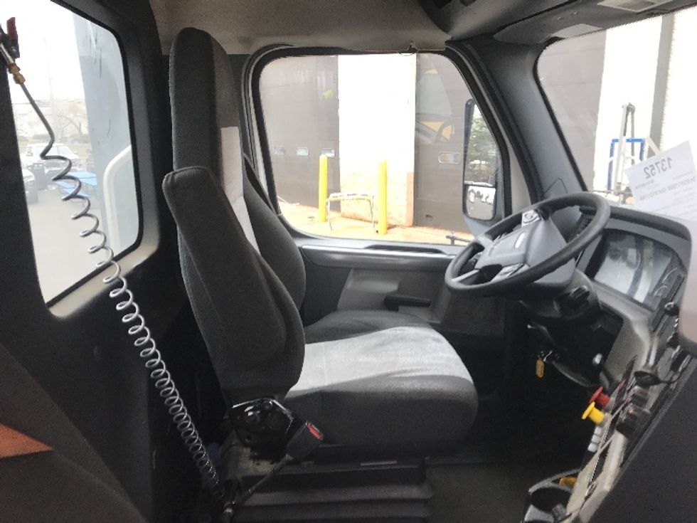 Day Cab Tractor-Heavy Duty Tractors-Freightliner-2021-T11664ST-Burlington-NJ-442,366\n\t\tmiles-$ 48,000 - Image 13