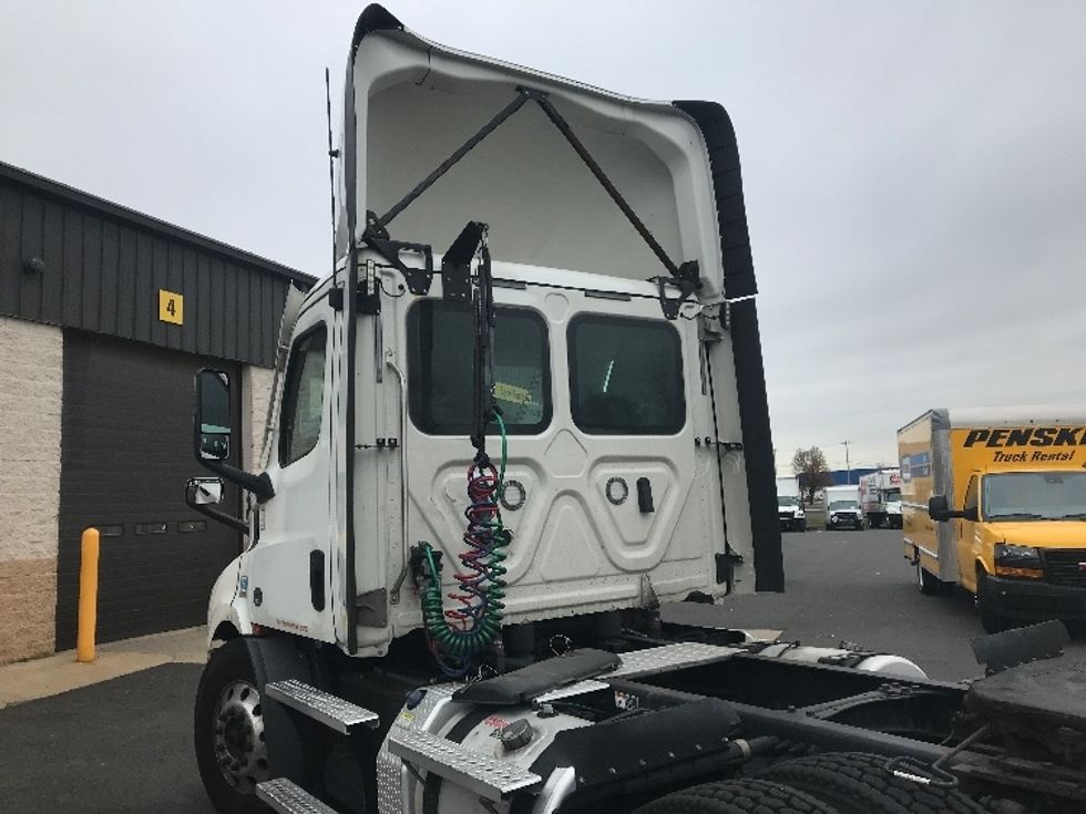 Day Cab Tractor-Heavy Duty Tractors-Freightliner-2021-T11664ST-Burlington-NJ-442,366\n\t\tmiles-$ 48,000 - Image 17