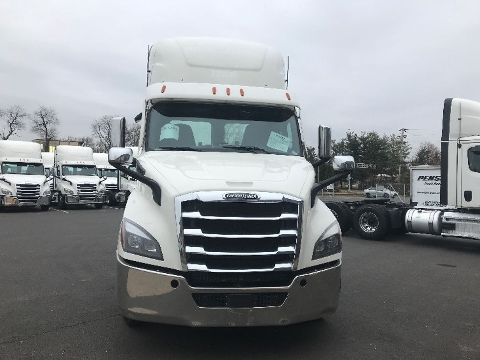 Day Cab Tractor-Heavy Duty Tractors-Freightliner-2021-T11664ST-Burlington-NJ-442,366\n\t\tmiles-$ 48,000 - Image 2