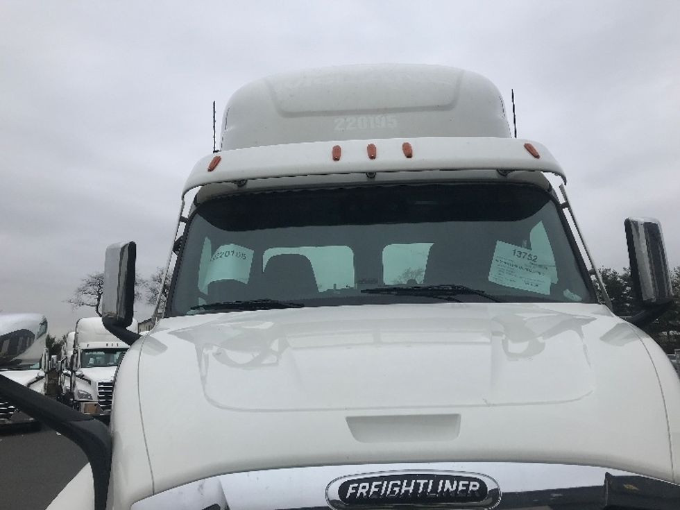 Day Cab Tractor-Heavy Duty Tractors-Freightliner-2021-T11664ST-Burlington-NJ-442,366\n\t\tmiles-$ 48,000 - Image 20