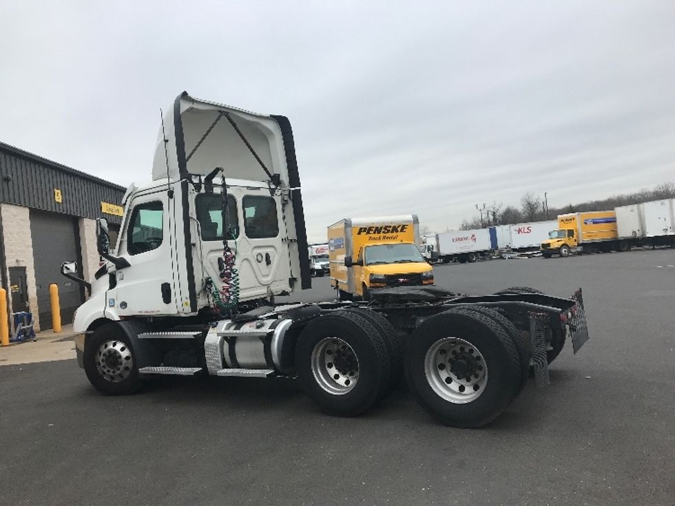 Day Cab Tractor-Heavy Duty Tractors-Freightliner-2021-T11664ST-Burlington-NJ-442,366\n\t\tmiles-$ 48,000 - Image 5