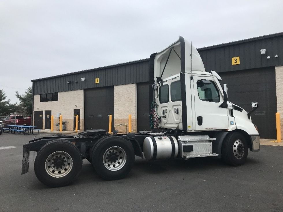 Day Cab Tractor-Heavy Duty Tractors-Freightliner-2021-T11664ST-Burlington-NJ-442,366\n\t\tmiles-$ 48,000 - Image 8