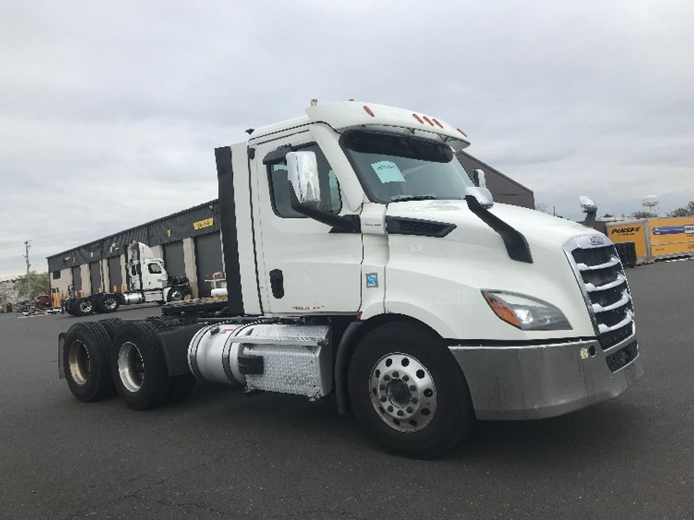 Day Cab Tractor-Heavy Duty Tractors-Freightliner-2021-T11664ST-Burlington-NJ-459,471\n\t\tmiles-$ 46,500 - Image 1