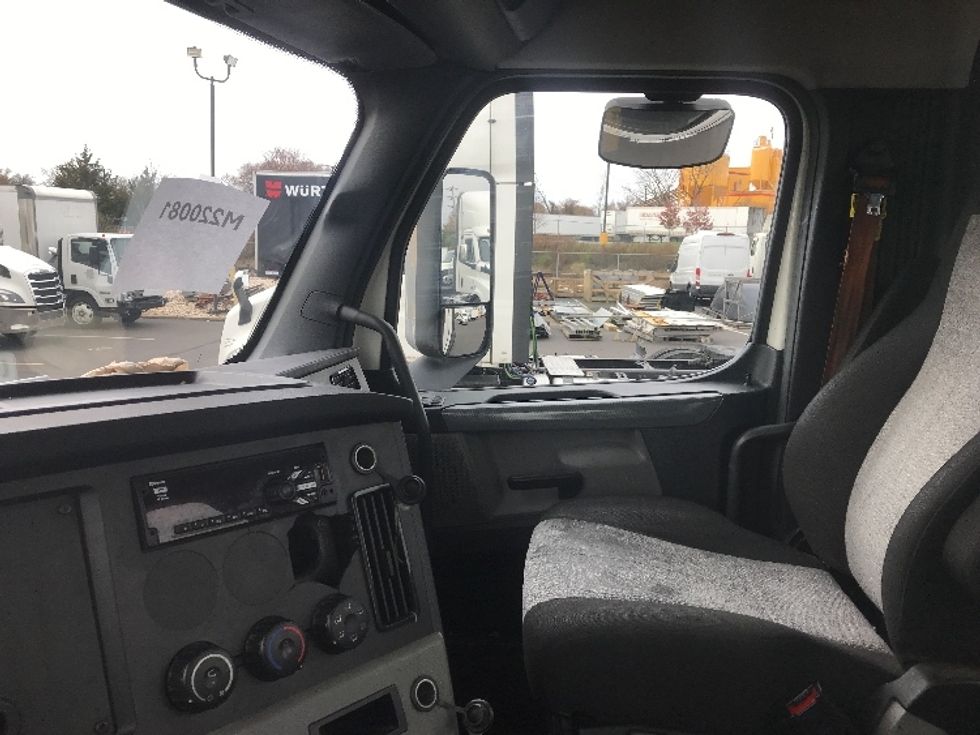 Day Cab Tractor-Heavy Duty Tractors-Freightliner-2021-T11664ST-Burlington-NJ-459,471\n\t\tmiles-$ 46,500 - Image 10