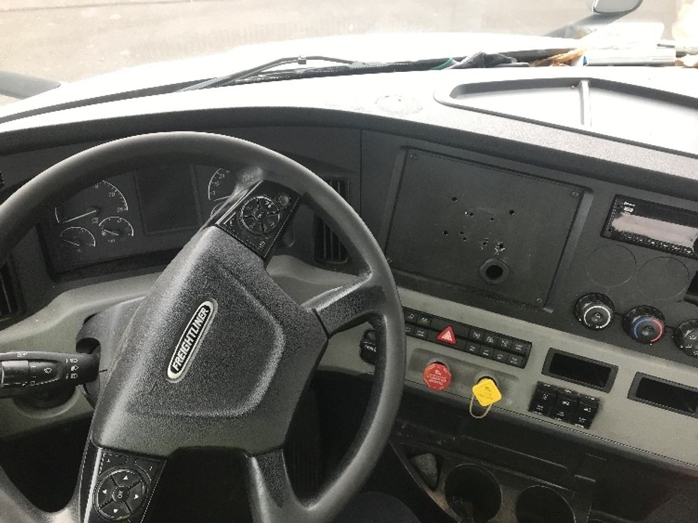 Day Cab Tractor-Heavy Duty Tractors-Freightliner-2021-T11664ST-Burlington-NJ-459,471\n\t\tmiles-$ 46,500 - Image 11