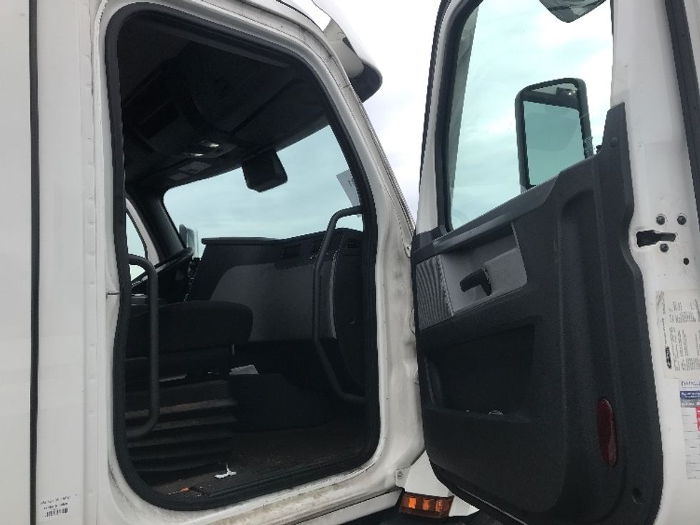 Day Cab Tractor-Heavy Duty Tractors-Freightliner-2021-T11664ST-Burlington-NJ-459,471\n\t\tmiles-$ 46,500 - Image 12