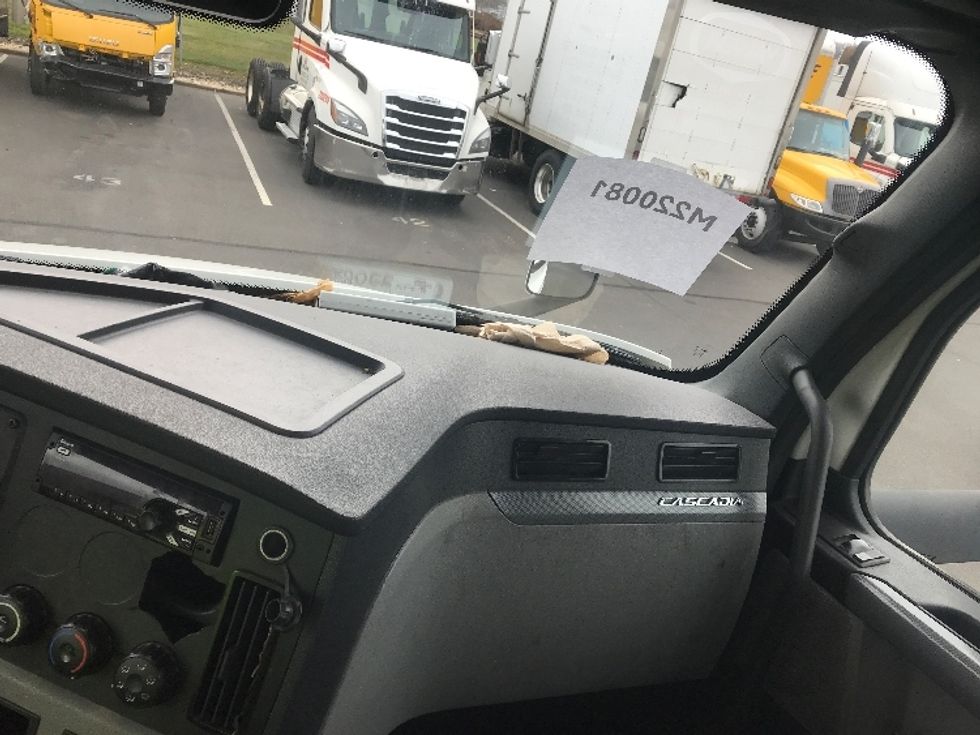 Day Cab Tractor-Heavy Duty Tractors-Freightliner-2021-T11664ST-Burlington-NJ-459,471\n\t\tmiles-$ 46,500 - Image 13
