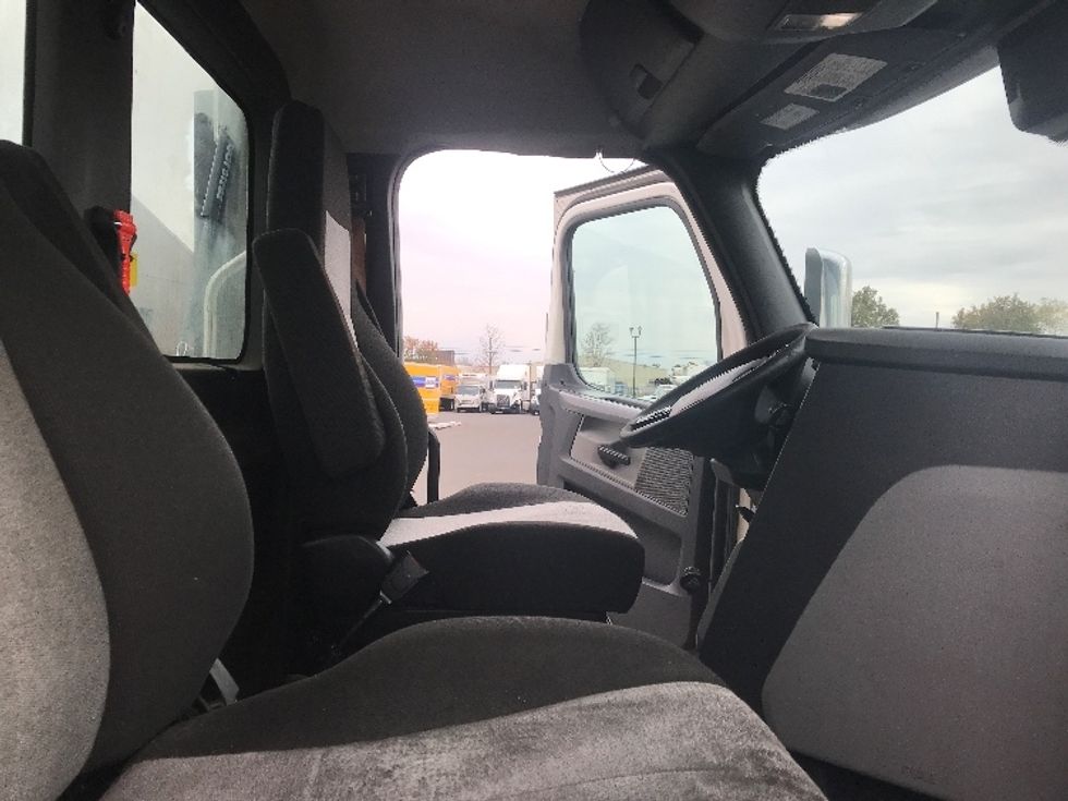 Day Cab Tractor-Heavy Duty Tractors-Freightliner-2021-T11664ST-Burlington-NJ-459,471\n\t\tmiles-$ 46,500 - Image 14