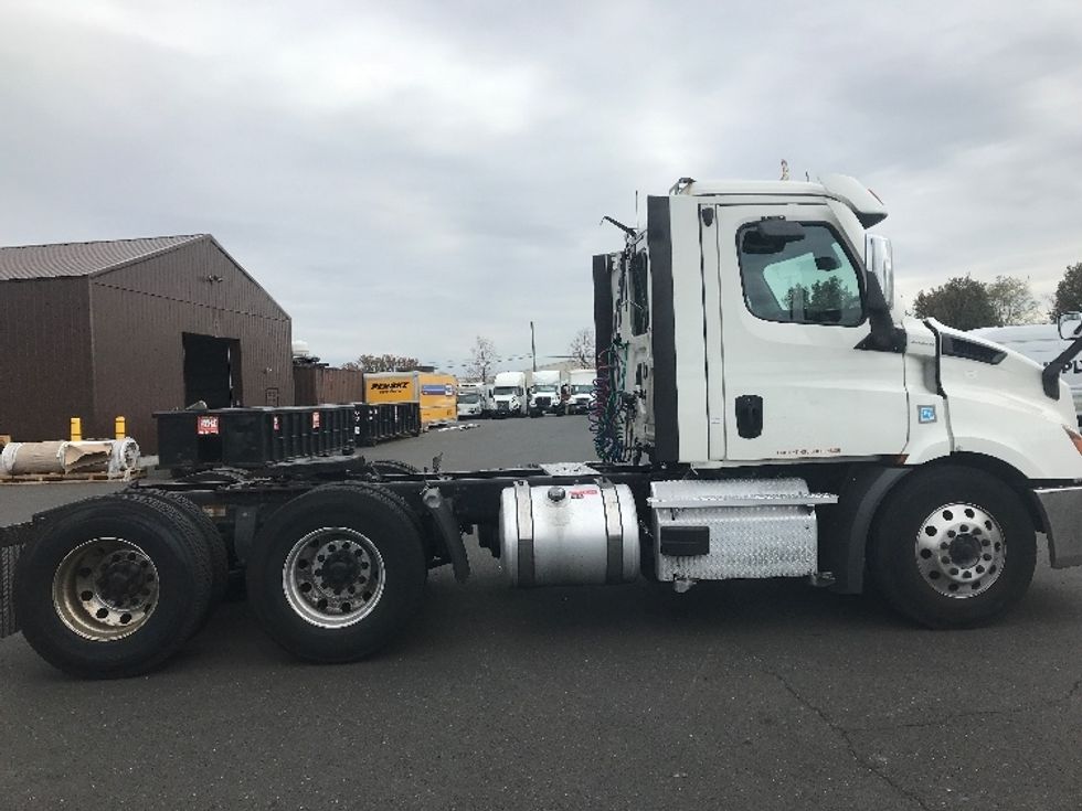 Day Cab Tractor-Heavy Duty Tractors-Freightliner-2021-T11664ST-Burlington-NJ-459,471\n\t\tmiles-$ 46,500 - Image 8