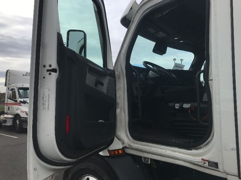 Day Cab Tractor-Heavy Duty Tractors-Freightliner-2021-T11664ST-Burlington-NJ-459,471\n\t\tmiles-$ 46,500 - Image 9