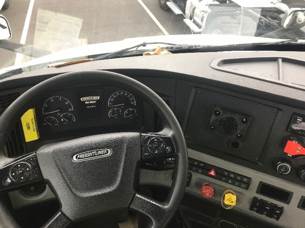 Day Cab Tractor-Heavy Duty Tractors-Freightliner-2021-T11664ST-Burlington-NJ-464,711\n\t\tmiles-$ 46,000 - Image 11