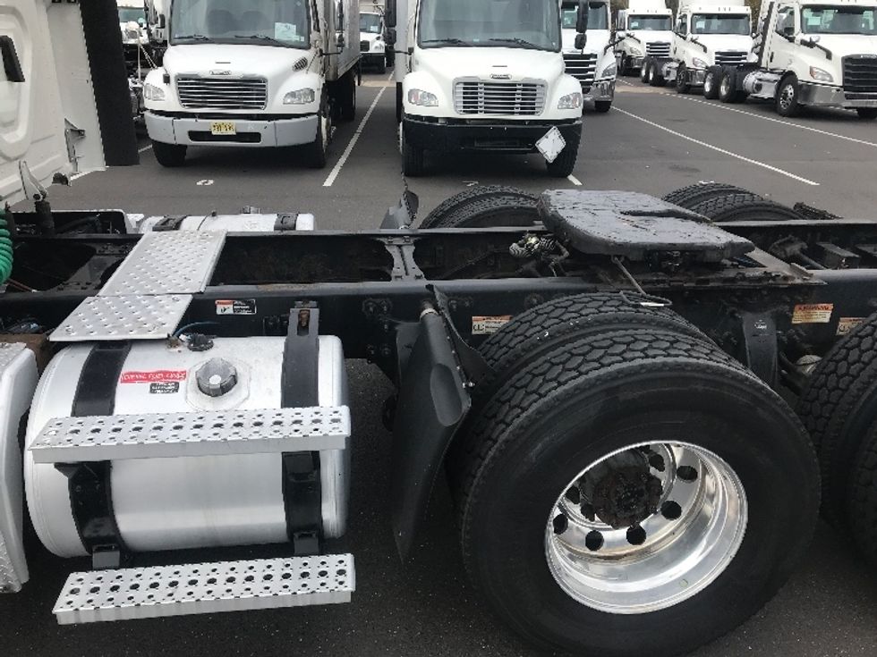 Day Cab Tractor-Heavy Duty Tractors-Freightliner-2021-T11664ST-Burlington-NJ-464,711\n\t\tmiles-$ 46,000 - Image 18