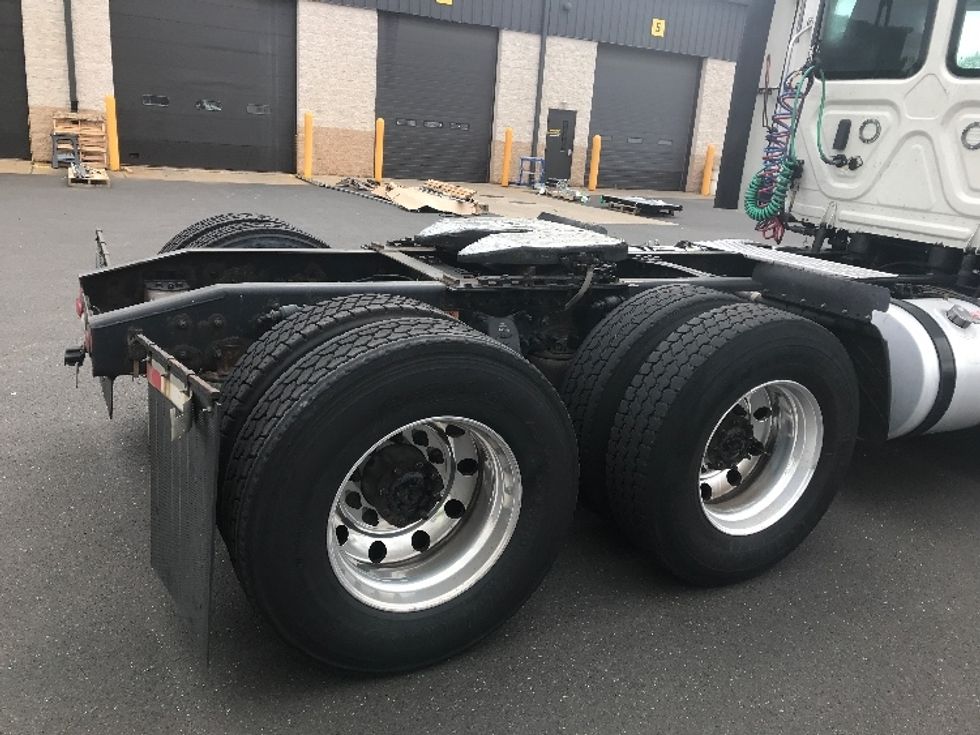 Day Cab Tractor-Heavy Duty Tractors-Freightliner-2021-T11664ST-Burlington-NJ-464,711\n\t\tmiles-$ 46,000 - Image 20