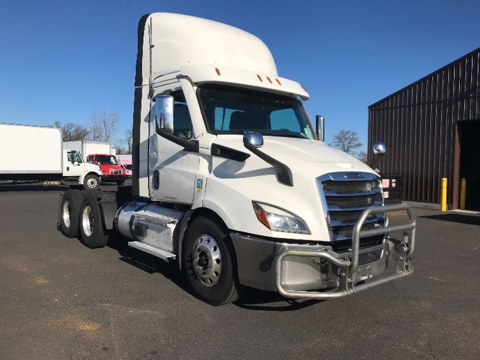 Day Cab Tractor-Heavy Duty Tractors-Freightliner-2021-T11664ST-Burlington-NJ-473,425\n\t\tmiles-$ 45,250 - Image 1