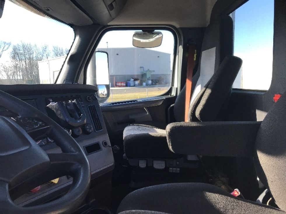 Day Cab Tractor-Heavy Duty Tractors-Freightliner-2021-T11664ST-Burlington-NJ-473,425\n\t\tmiles-$ 45,250 - Image 10