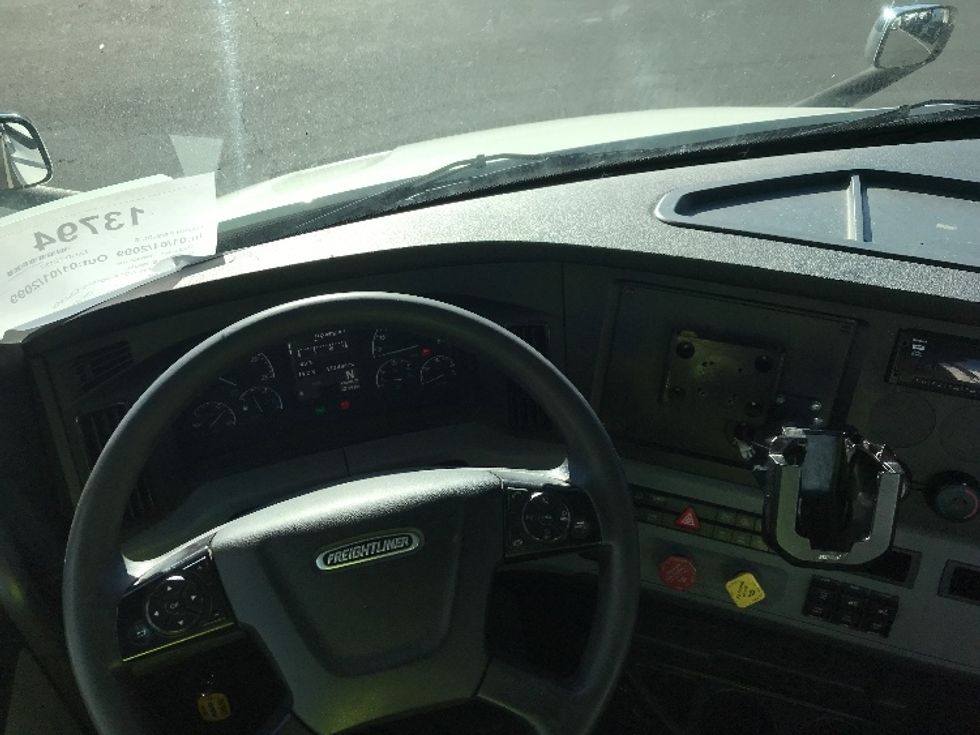 Day Cab Tractor-Heavy Duty Tractors-Freightliner-2021-T11664ST-Burlington-NJ-473,425\n\t\tmiles-$ 45,250 - Image 11