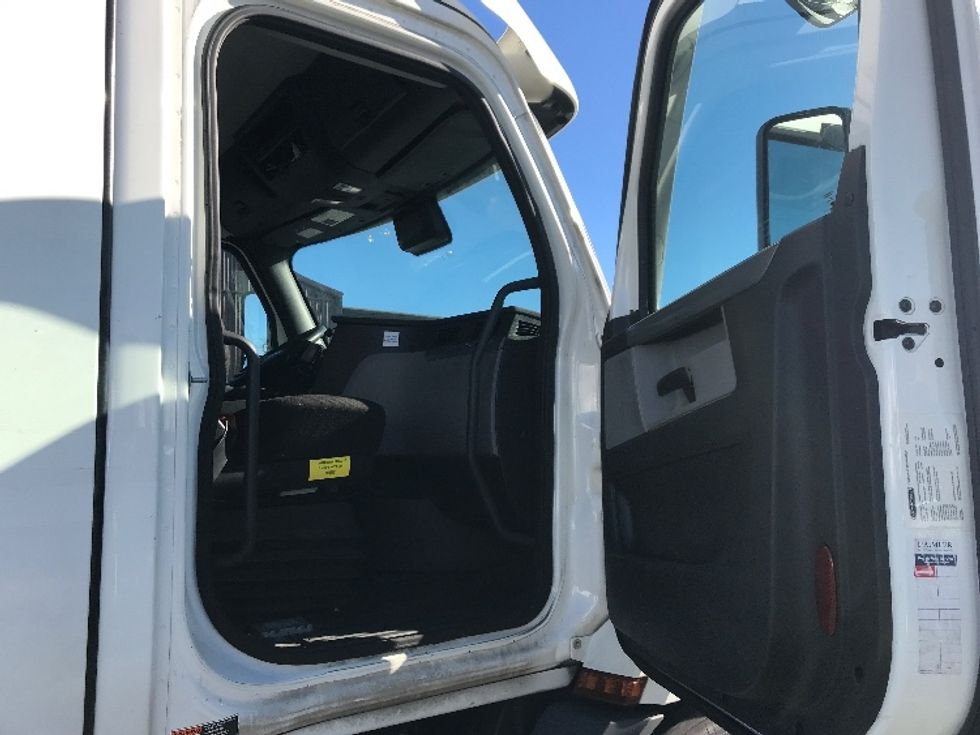 Day Cab Tractor-Heavy Duty Tractors-Freightliner-2021-T11664ST-Burlington-NJ-473,425\n\t\tmiles-$ 45,250 - Image 12