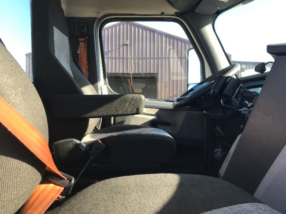 Day Cab Tractor-Heavy Duty Tractors-Freightliner-2021-T11664ST-Burlington-NJ-473,425\n\t\tmiles-$ 45,250 - Image 14