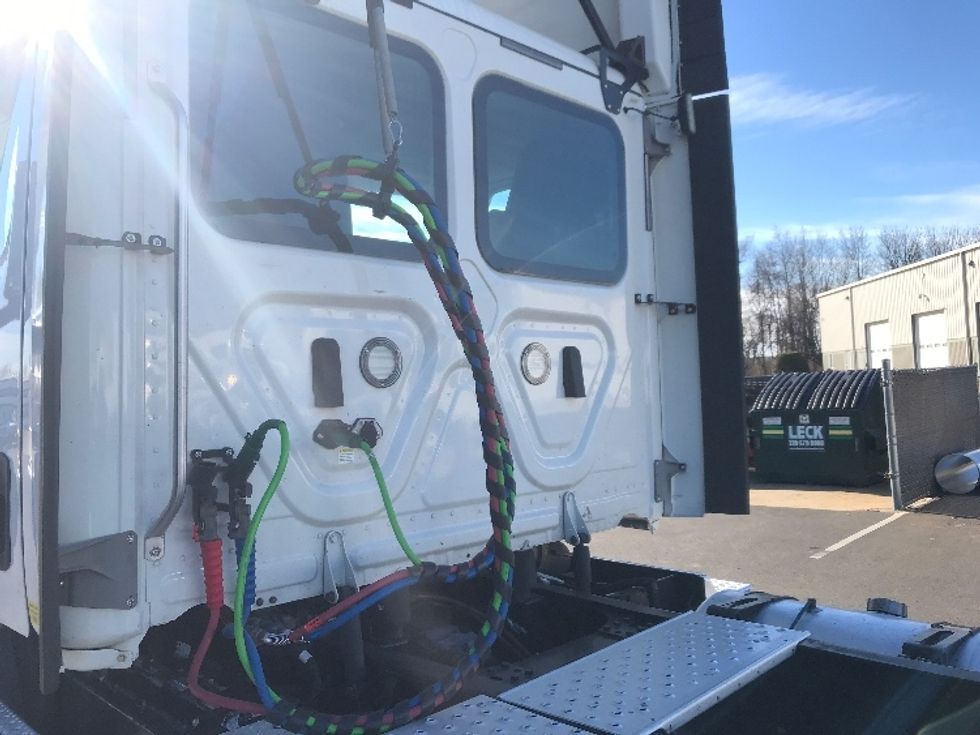 Day Cab Tractor-Heavy Duty Tractors-Freightliner-2021-T11664ST-Burlington-NJ-473,425\n\t\tmiles-$ 45,250 - Image 17