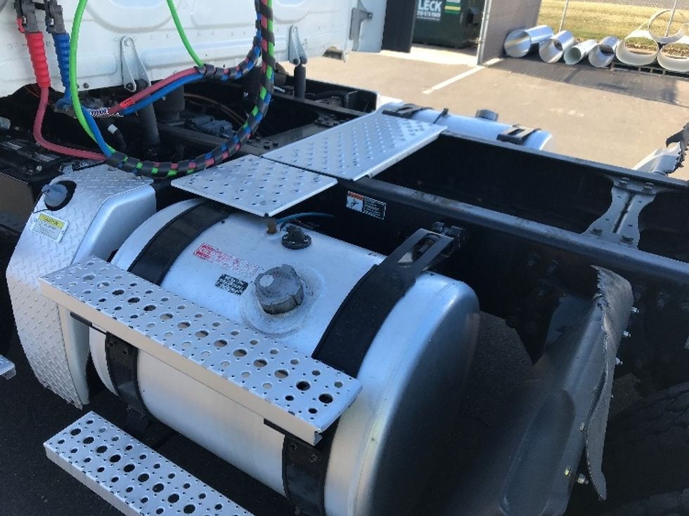 Day Cab Tractor-Heavy Duty Tractors-Freightliner-2021-T11664ST-Burlington-NJ-473,425\n\t\tmiles-$ 45,250 - Image 18