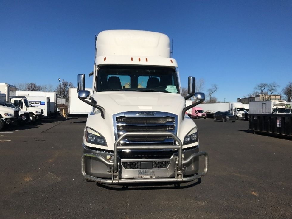 Day Cab Tractor-Heavy Duty Tractors-Freightliner-2021-T11664ST-Burlington-NJ-473,425\n\t\tmiles-$ 45,250 - Image 2