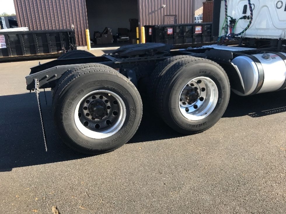 Day Cab Tractor-Heavy Duty Tractors-Freightliner-2021-T11664ST-Burlington-NJ-473,425\n\t\tmiles-$ 45,250 - Image 21