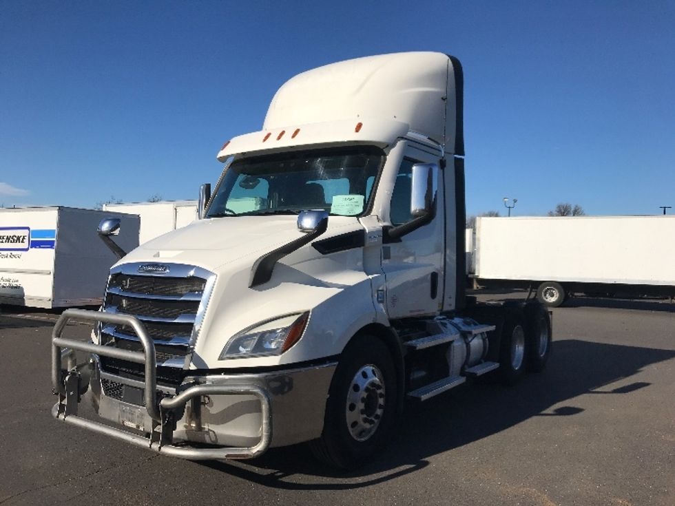 Day Cab Tractor-Heavy Duty Tractors-Freightliner-2021-T11664ST-Burlington-NJ-473,425\n\t\tmiles-$ 45,250 - Image 3