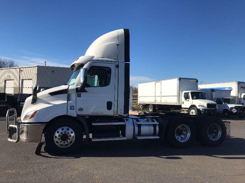 Day Cab Tractor-Heavy Duty Tractors-Freightliner-2021-T11664ST-Burlington-NJ-473,425\n\t\tmiles-$ 45,250 - Image 4